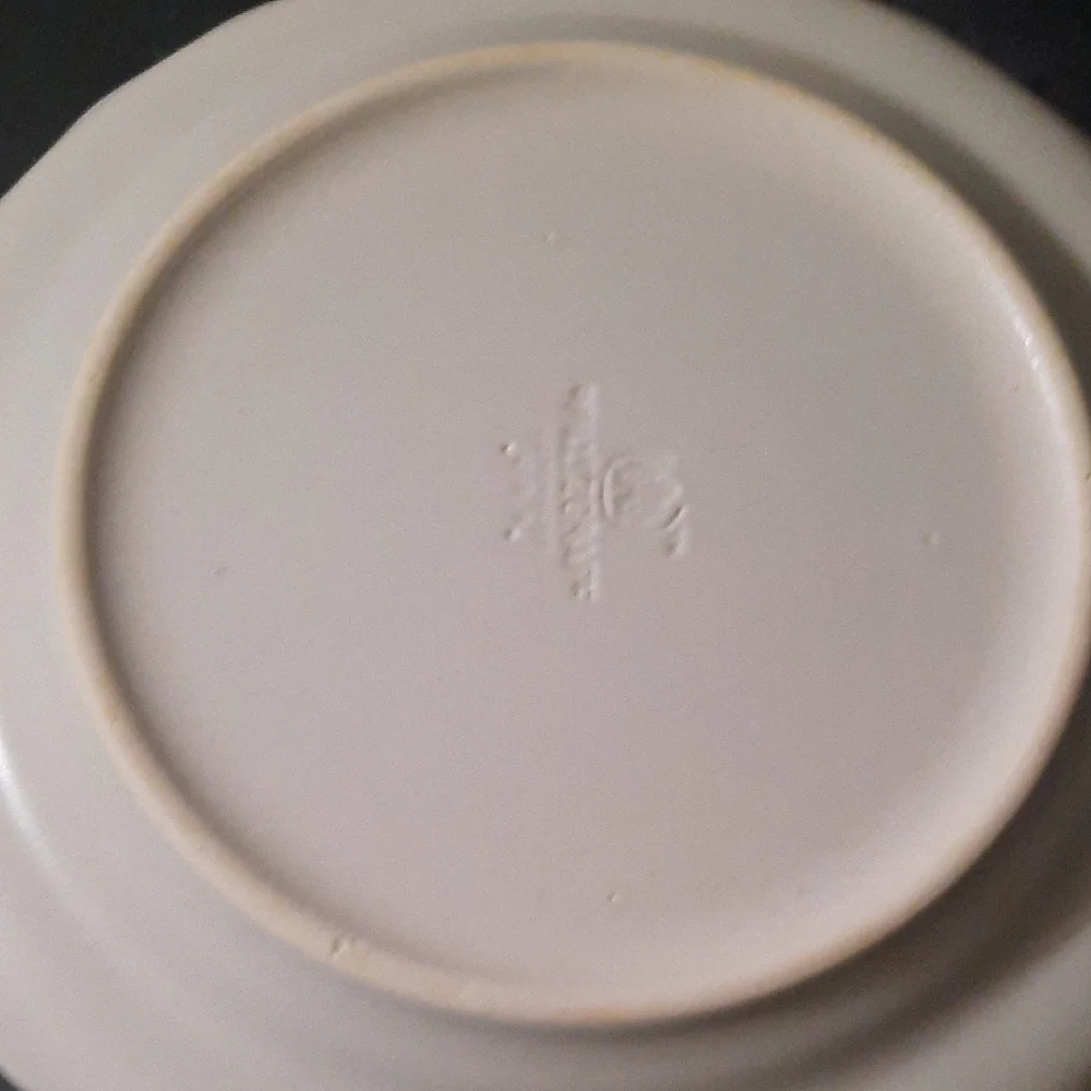 Set of 2 Pfaltzgraff White Dinner Plate with Holly and Red Berry Accents - Picture 4 of 13
